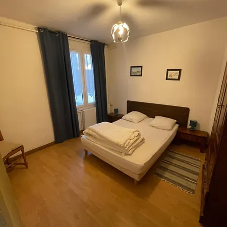 Des Bords De Rance Holiday home Langrolay