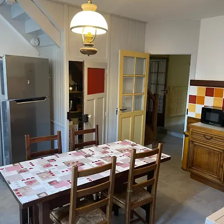 Des Bords De Rance Holiday home Langrolay