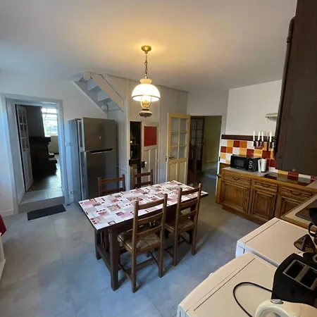 Des Bords De Rance Holiday home *