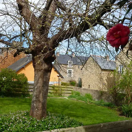 Holiday home Des Bords De Rance Langrolay